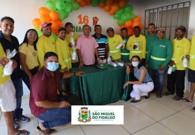 Prefeitura de São Miguel do Fidalgo entrega novo fardamento para garis